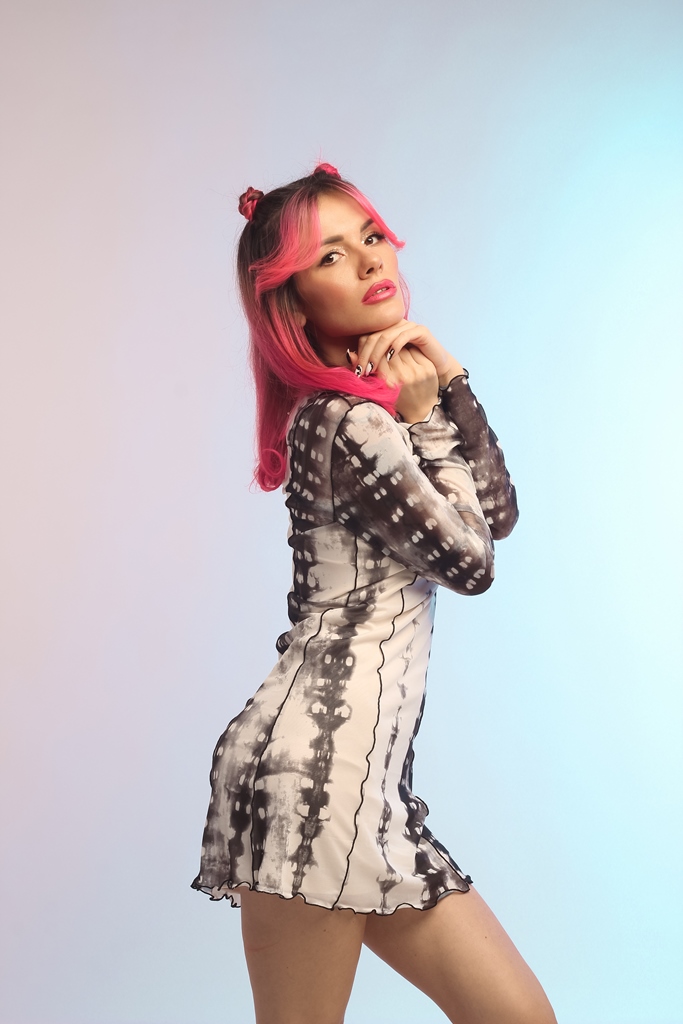 MamaRika с Моникой Белуччи, а Ломакин с Бибером: наши зведы рассказали, с кем мечтают пойти на свидание